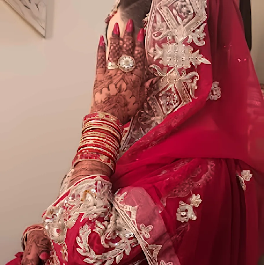 Bridal hands at Glow Beauty Salon Kasur