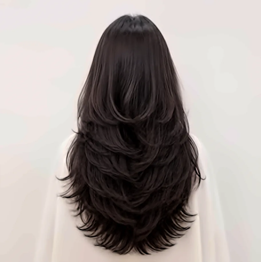 Layered hairstyle by Glow Beauty Salon Kasur